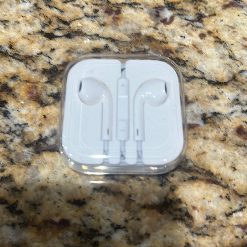 New apple headphones